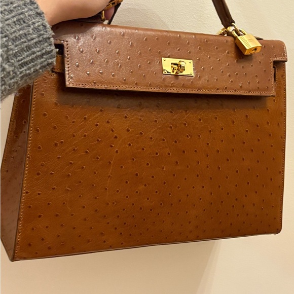 Elegant Brown Handbag - Picture 5 of 11